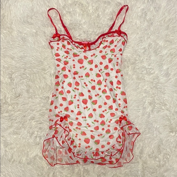 Strawberry Print dress - Picture 1 of 3